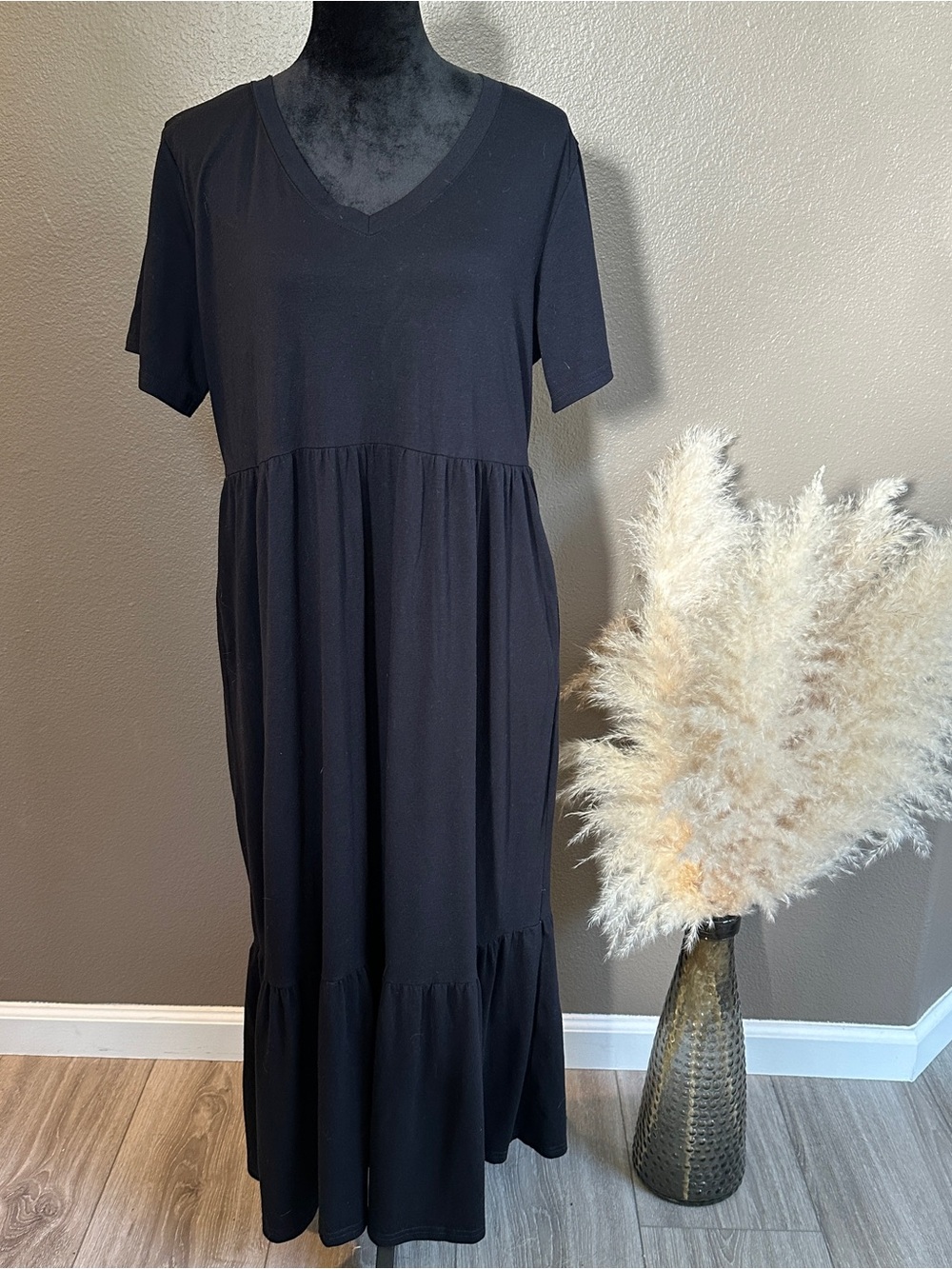 Black V-Neck Short Sleeve Maxi Dress